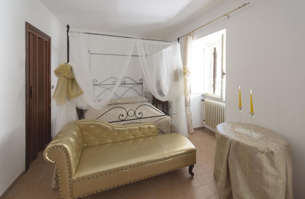 Residenza Di Via Piccardi Panzió Gubbio Szoba fotó