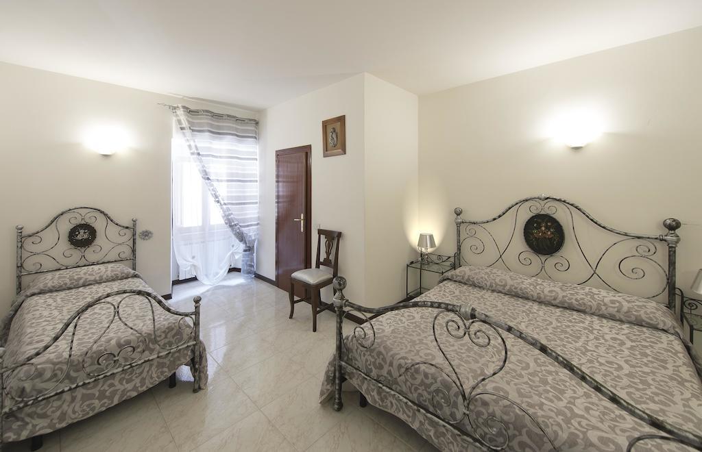 Residenza Di Via Piccardi Panzió Gubbio Szoba fotó