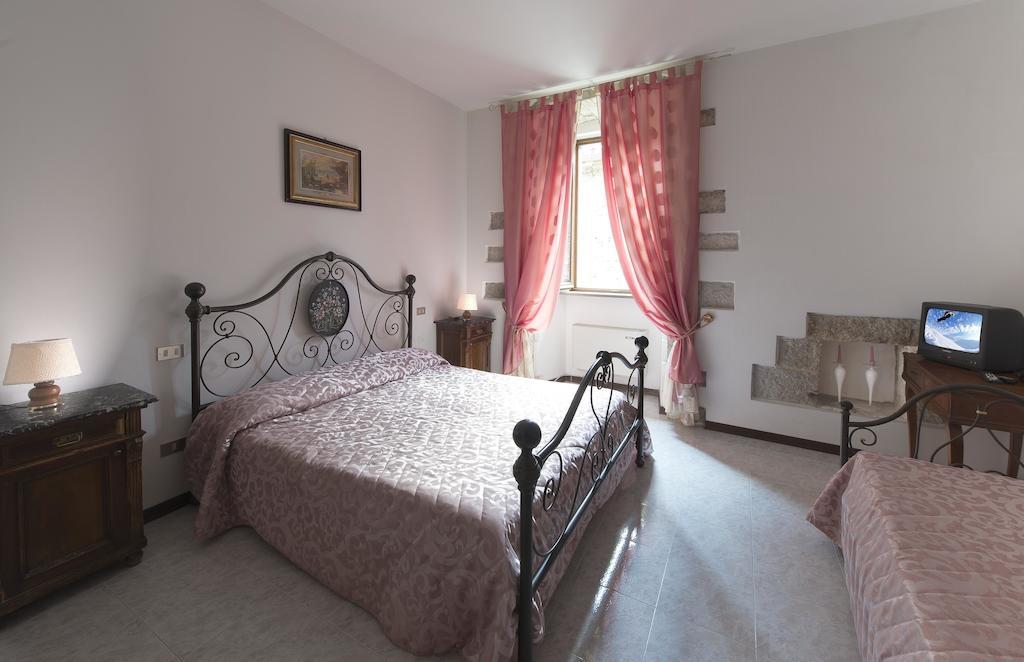 Residenza Di Via Piccardi Panzió Gubbio Szoba fotó